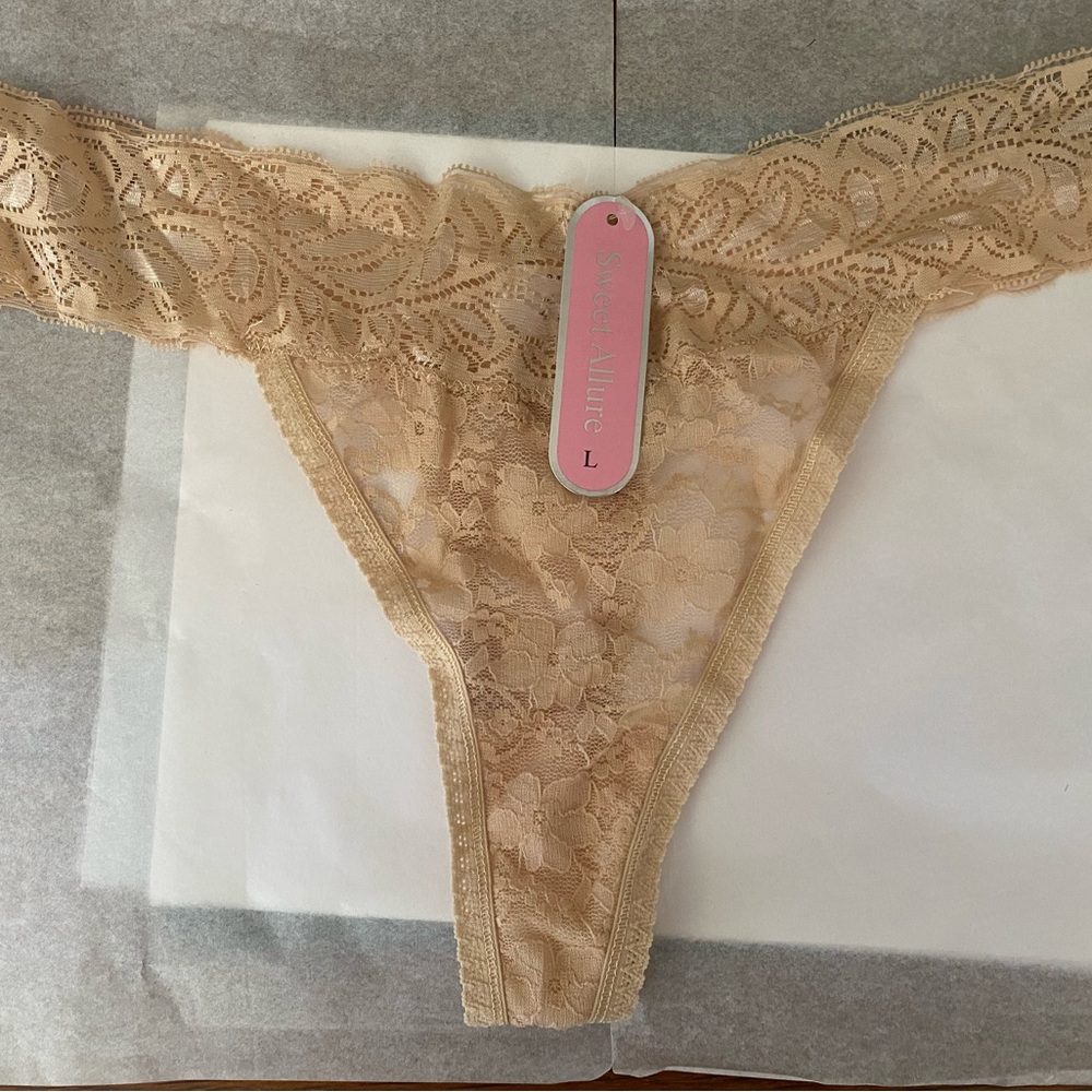 Lace high-leg Thong Panty